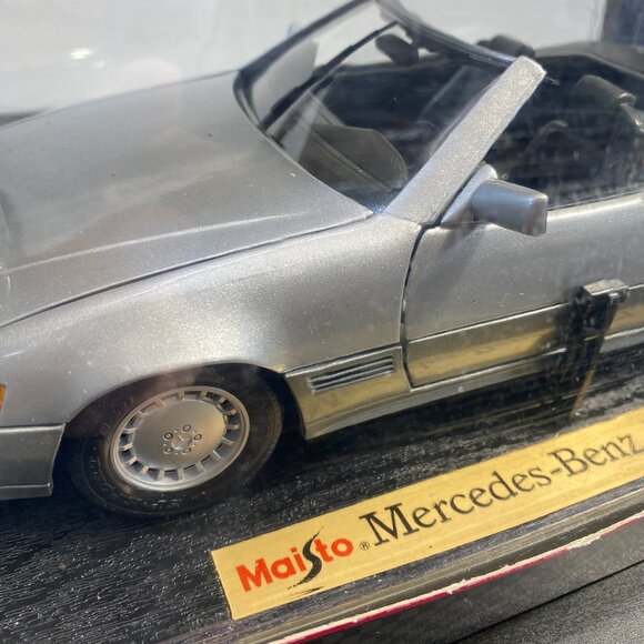 Maisto Silver Edition 1989 Mercedes-Benz 500sl 1:18 Scale Silver, Model Car, Die - Picture 9 of 10